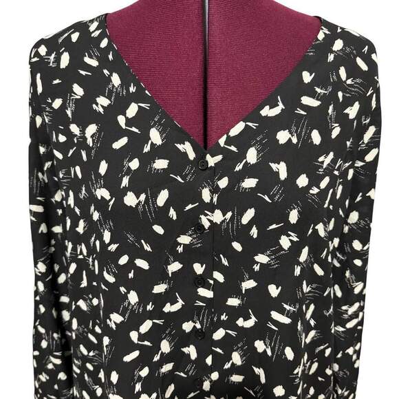 LUSH Geometric V-Neck Button Down Loose Fit Blouse Long Sleeve Top Black Medium - Picture 7 of 13